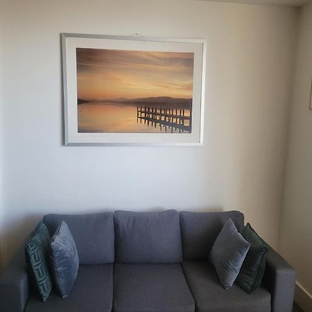 2 Bedroom 2 Bath 1 Ensuite In Roya Asenal Beautiful Views & Parking 伦敦 外观 照片
