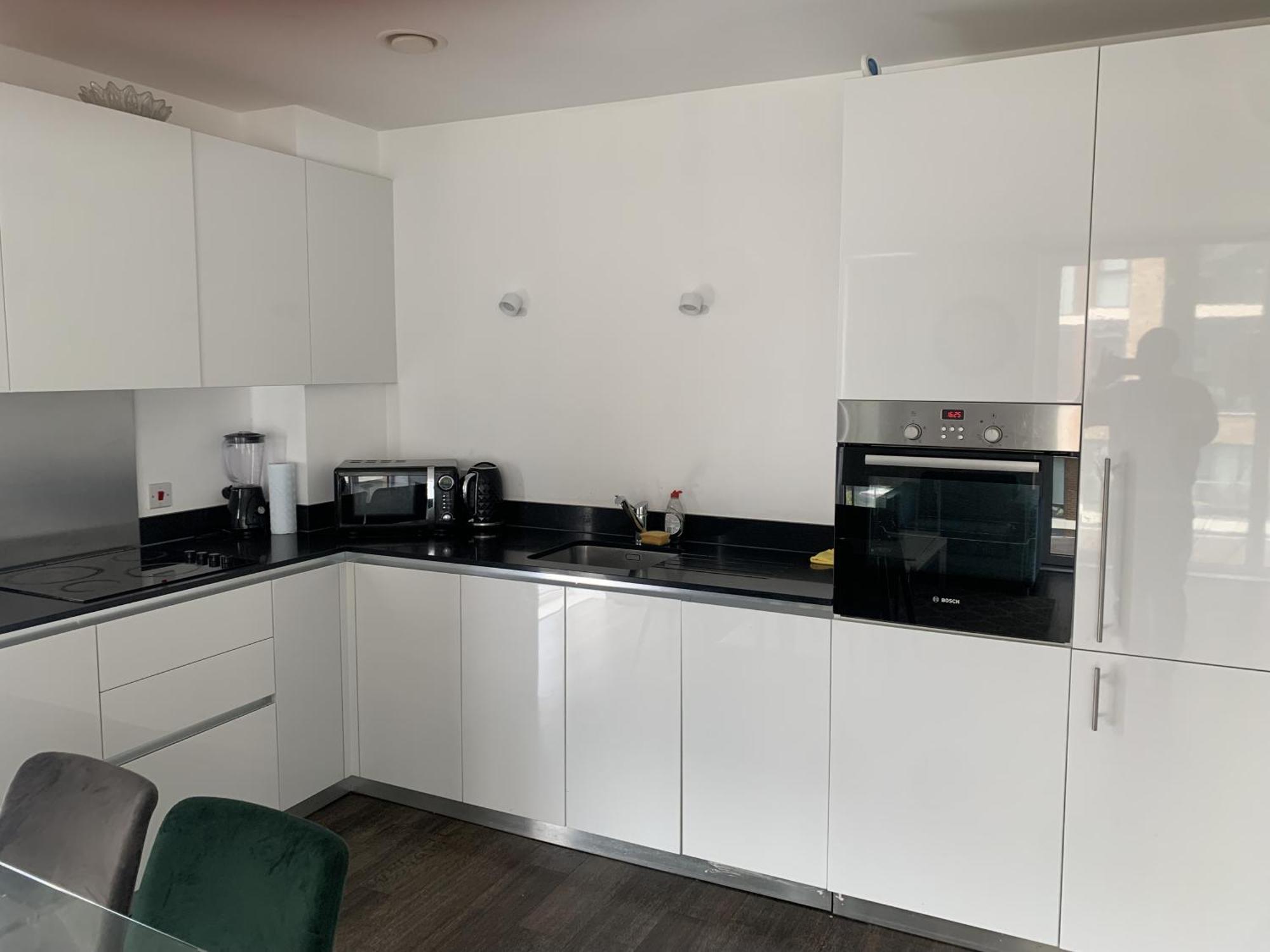 2 Bedroom 2 Bath 1 Ensuite In Roya Asenal Beautiful Views & Parking 伦敦 外观 照片