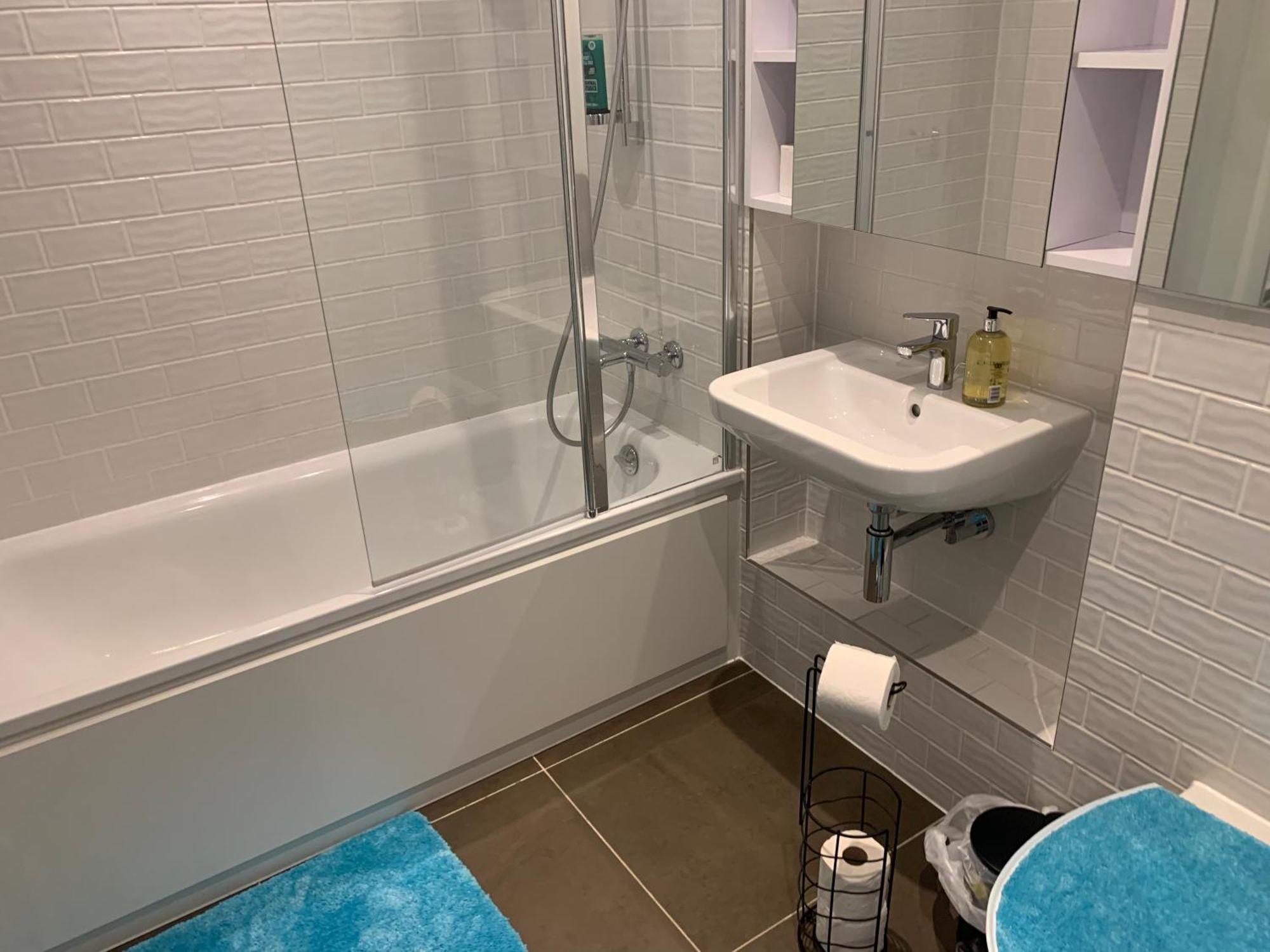 2 Bedroom 2 Bath 1 Ensuite In Roya Asenal Beautiful Views & Parking 伦敦 外观 照片