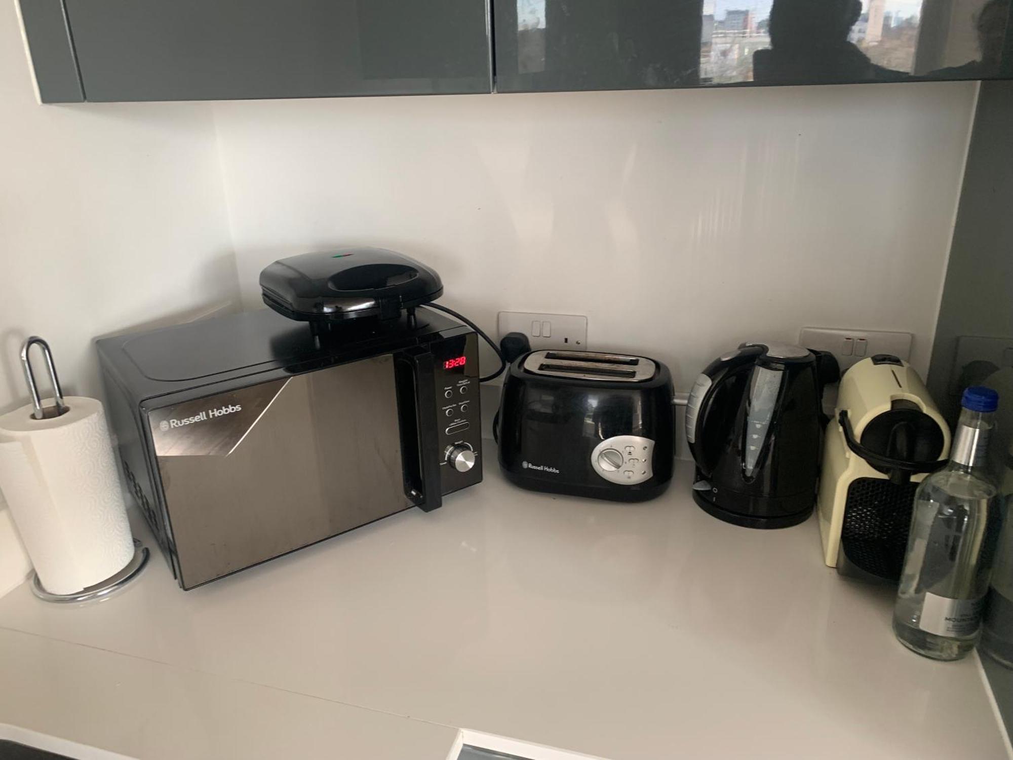 2 Bedroom 2 Bath 1 Ensuite In Roya Asenal Beautiful Views & Parking 伦敦 外观 照片