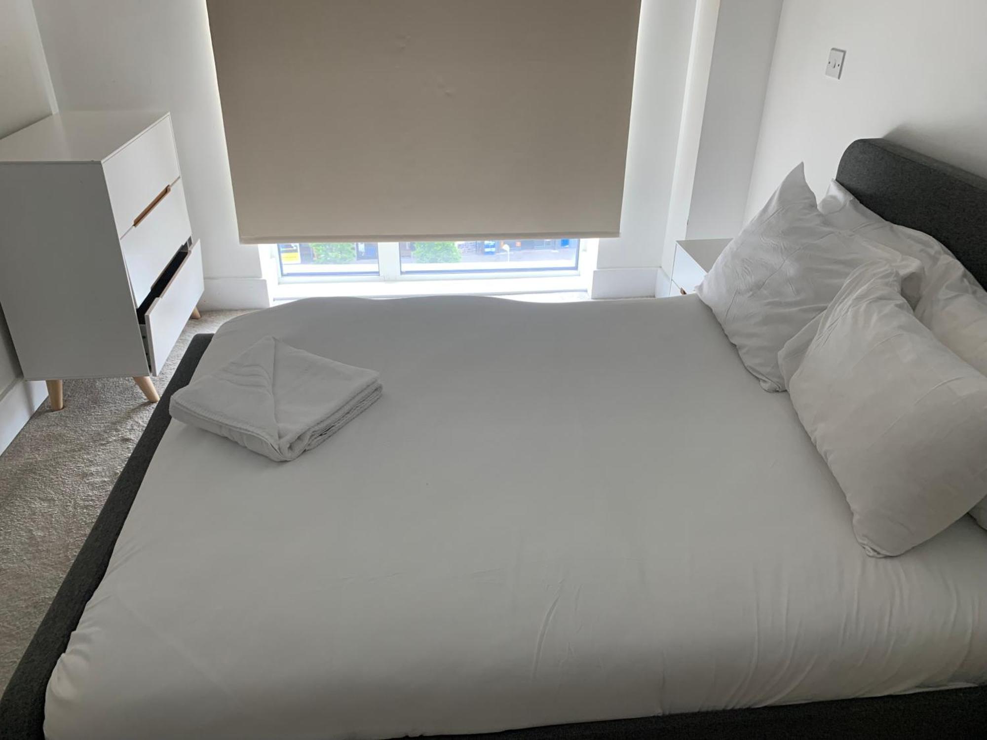 2 Bedroom 2 Bath 1 Ensuite In Roya Asenal Beautiful Views & Parking 伦敦 外观 照片
